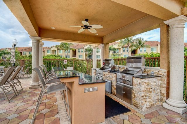 321 Villa Circle 321, Boynton Beach, FL 33435