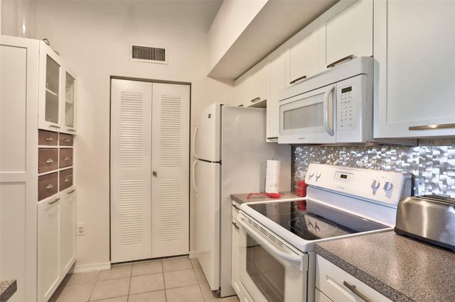 321 Villa Circle 321, Boynton Beach, FL 33435