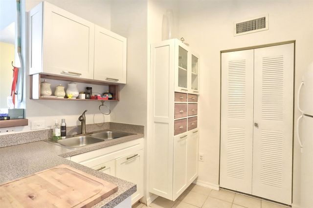 321 Villa Circle 321, Boynton Beach, FL 33435