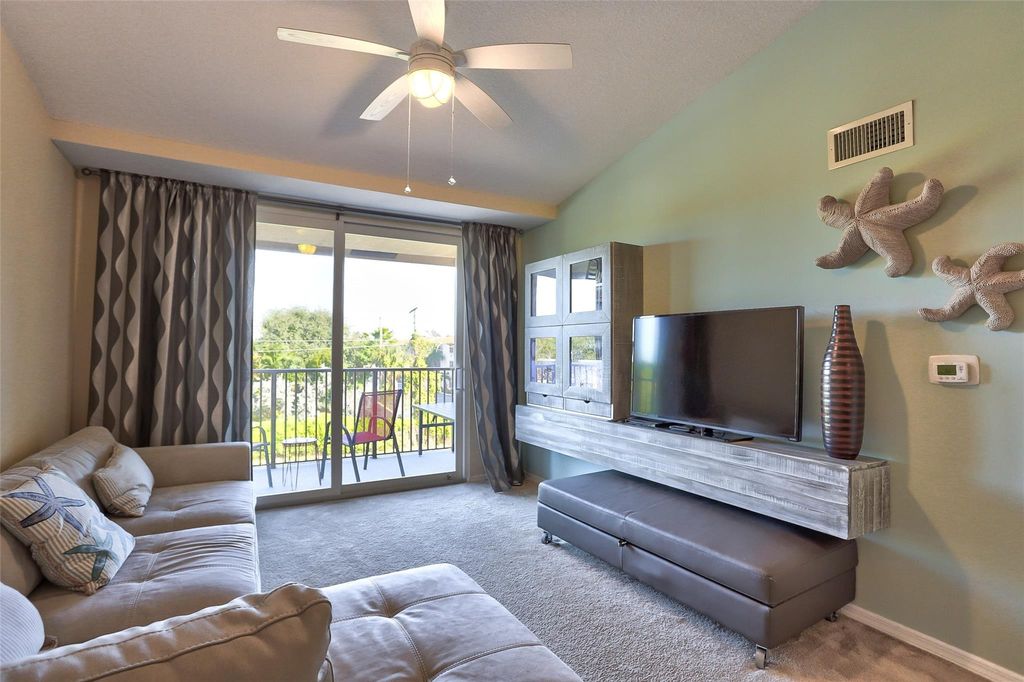 321 Villa Circle 321, Boynton Beach, FL 33435