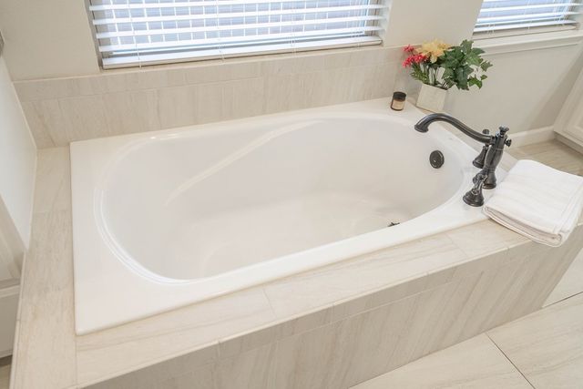 6002 Beals Creek Dr, Midland, TX 79707