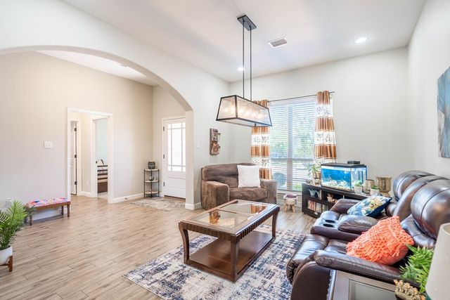 6002 Beals Creek Dr, Midland, TX 79707