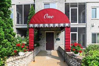 1 Cherokee Circle #102, Madison, WI 53704