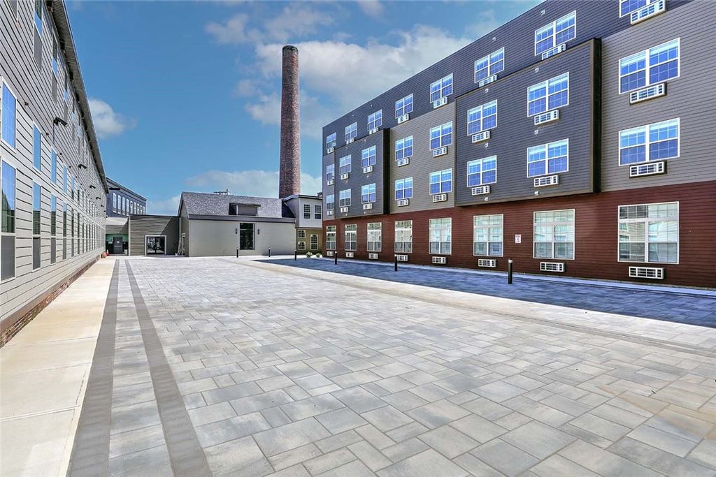 327 Pine Street 1001, Pawtucket, RI 02860