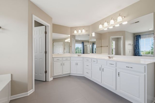 3041 Oxford Glen Dr, Franklin, TN 37067