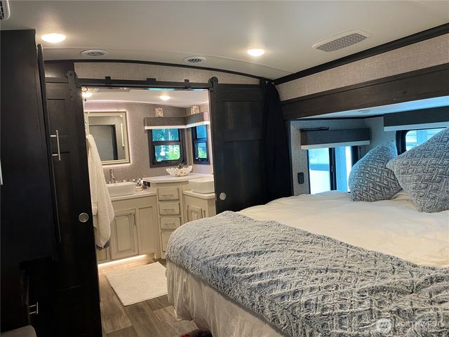 132 Victoria Loop NE, Ocean Shores, WA 98569