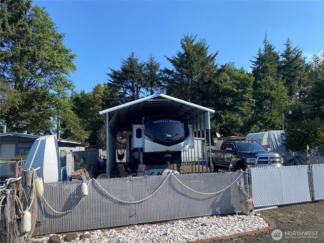 132 Victoria Loop NE, Ocean Shores, WA 98569