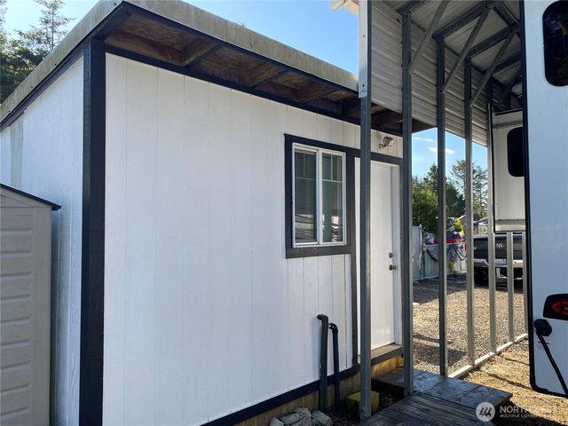 132 Victoria Loop NE, Ocean Shores, WA 98569