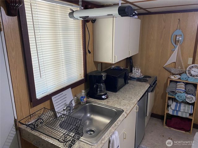 132 Victoria Loop NE, Ocean Shores, WA 98569