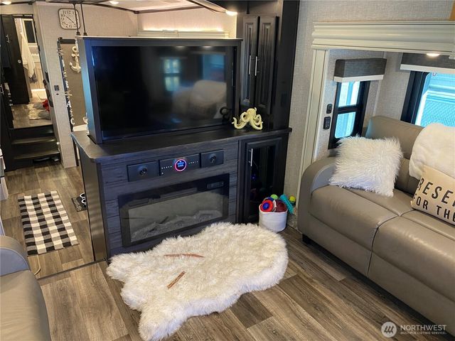 132 Victoria Loop NE, Ocean Shores, WA 98569