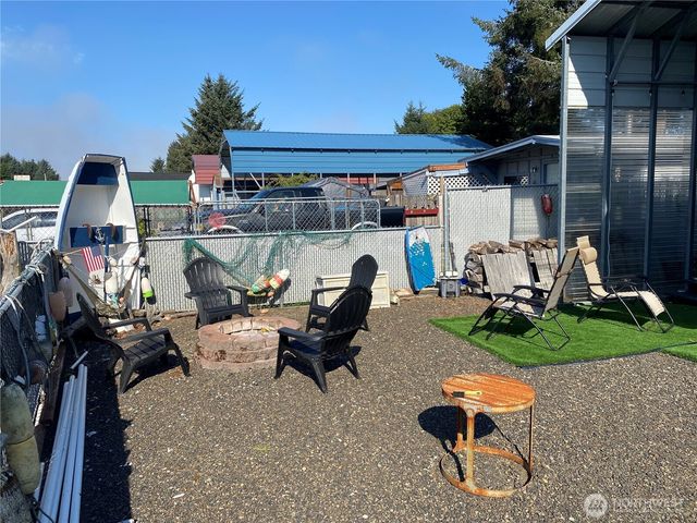 132 Victoria Loop NE, Ocean Shores, WA 98569