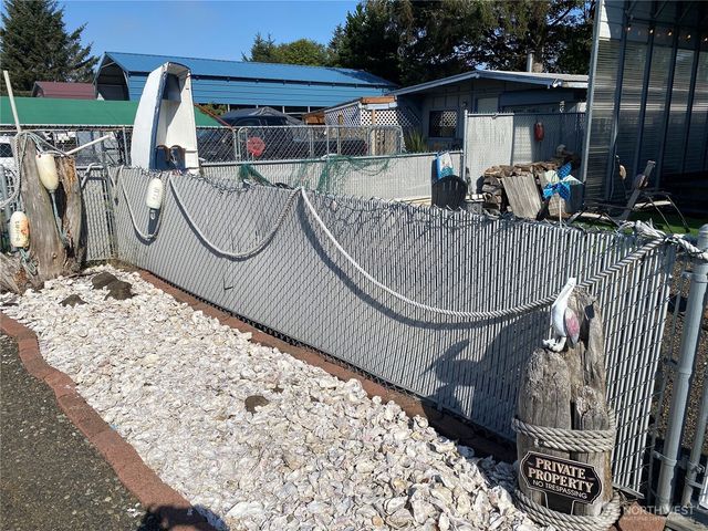 132 Victoria Loop NE, Ocean Shores, WA 98569