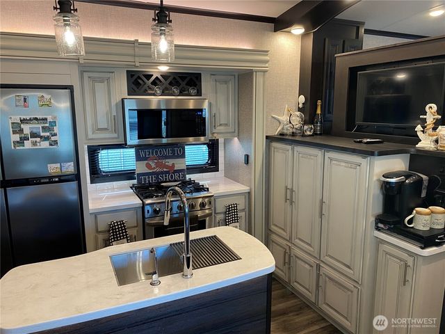 132 Victoria Loop NE, Ocean Shores, WA 98569