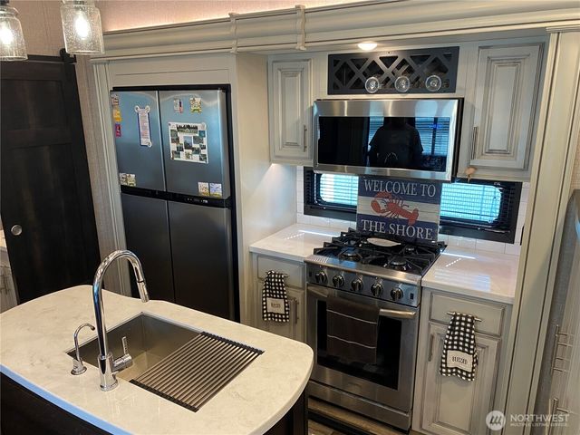 132 Victoria Loop NE, Ocean Shores, WA 98569