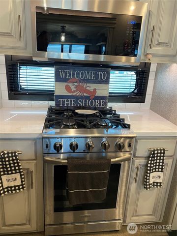 132 Victoria Loop NE, Ocean Shores, WA 98569