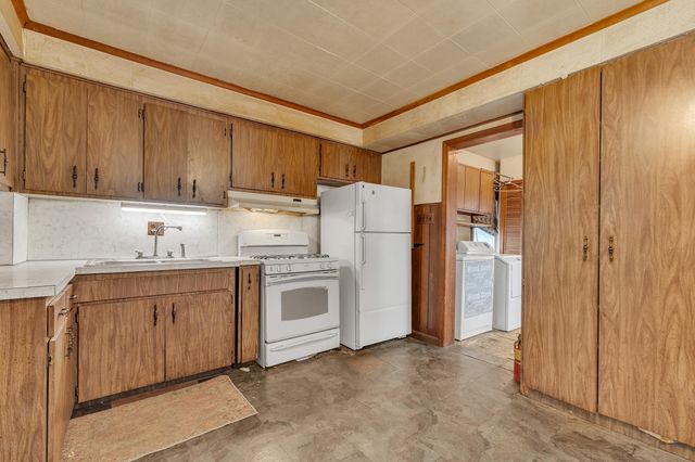 6700 Jackson Street, Taylor, MI 48180