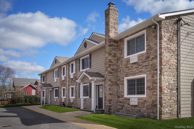 105 Overton Avenue M, Sayville, NY 11782