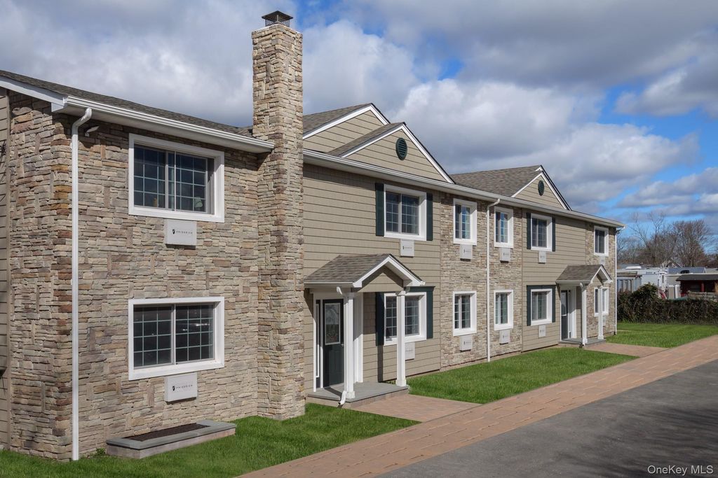 105 Overton Avenue M, Sayville, NY 11782