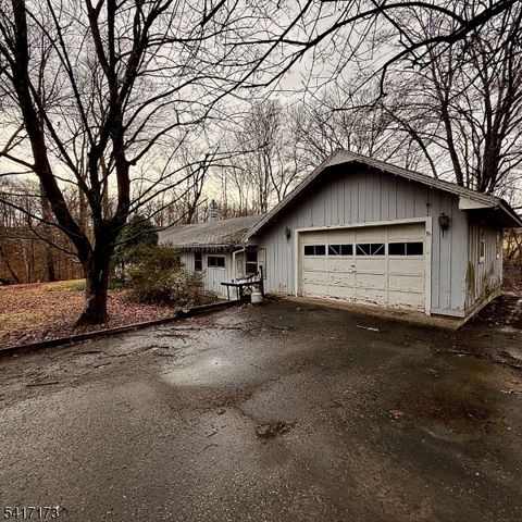 76 Valley View Rd, High Bridge Boro, NJ 08829