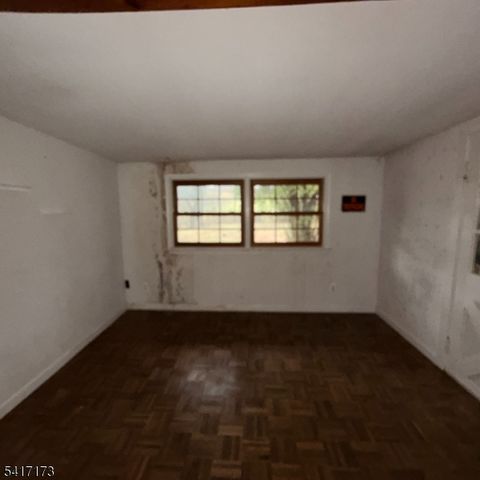 76 Valley View Rd, High Bridge Boro, NJ 08829