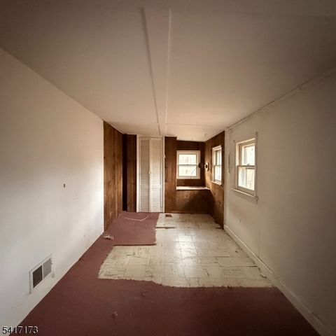 76 Valley View Rd, High Bridge Boro, NJ 08829