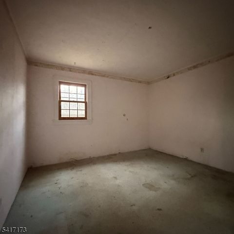 76 Valley View Rd, High Bridge Boro, NJ 08829