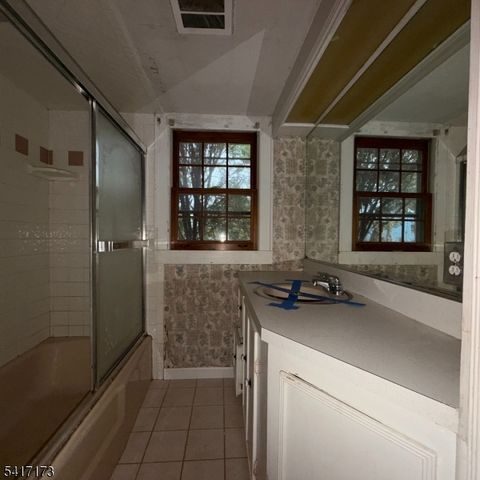 76 Valley View Rd, High Bridge Boro, NJ 08829