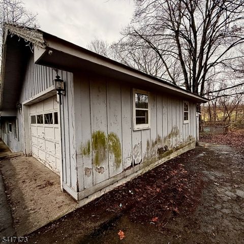 76 Valley View Rd, High Bridge Boro, NJ 08829