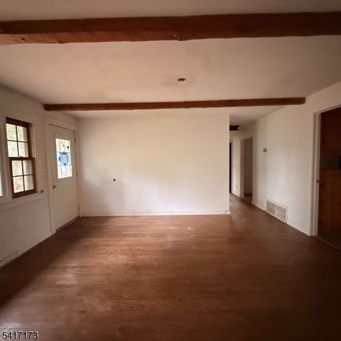 76 Valley View Rd, High Bridge Boro, NJ 08829