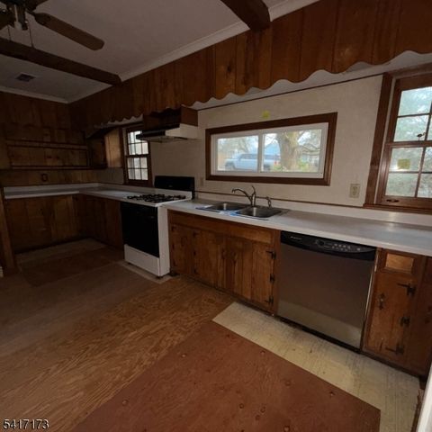 76 Valley View Rd, High Bridge Boro, NJ 08829