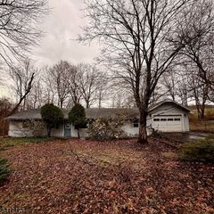 76 Valley View Rd, High Bridge Boro, NJ 08829