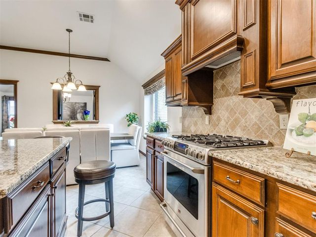 19720 Meadow Bend Avenue, Edmond, OK 73012