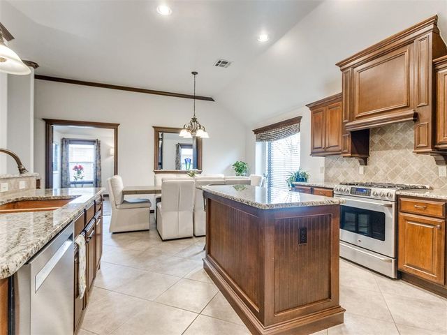 19720 Meadow Bend Avenue, Edmond, OK 73012
