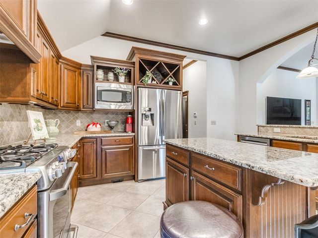 19720 Meadow Bend Avenue, Edmond, OK 73012