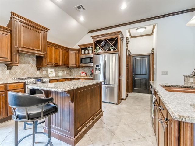 19720 Meadow Bend Avenue, Edmond, OK 73012