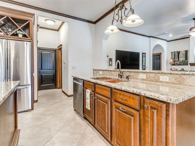 19720 Meadow Bend Avenue, Edmond, OK 73012