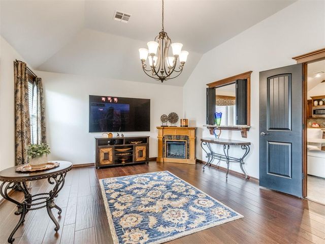 19720 Meadow Bend Avenue, Edmond, OK 73012