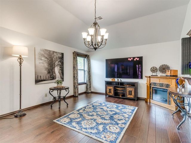 19720 Meadow Bend Avenue, Edmond, OK 73012