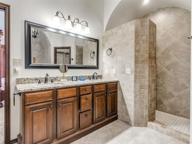 19720 Meadow Bend Avenue, Edmond, OK 73012