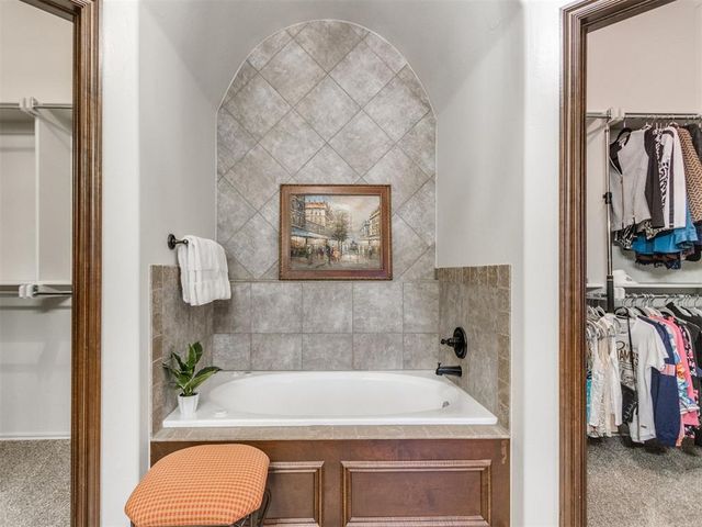 19720 Meadow Bend Avenue, Edmond, OK 73012