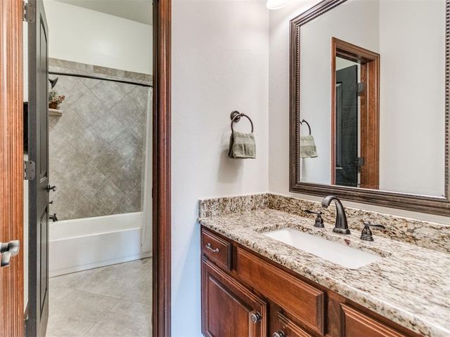 19720 Meadow Bend Avenue, Edmond, OK 73012