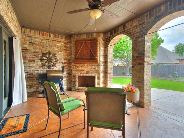19720 Meadow Bend Avenue, Edmond, OK 73012