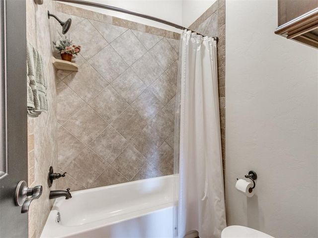 19720 Meadow Bend Avenue, Edmond, OK 73012
