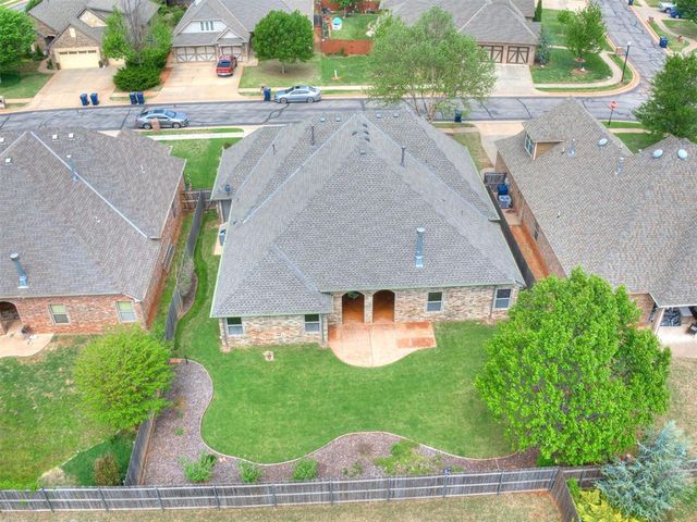 19720 Meadow Bend Avenue, Edmond, OK 73012