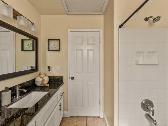 5451 N State Street, Fresno, CA 93722
