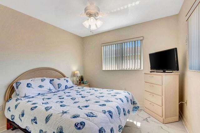 2409 AVENUE B, Bradenton Beach, FL 34217