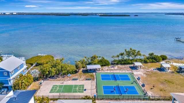 2409 AVENUE B, Bradenton Beach, FL 34217