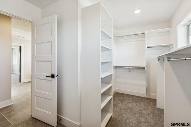 3901 S 212th Street, Elkhorn, NE 68022