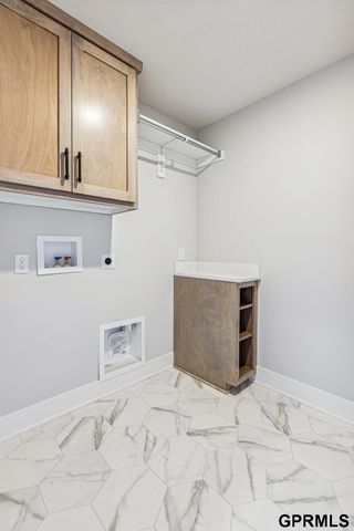 3901 S 212th Street, Elkhorn, NE 68022