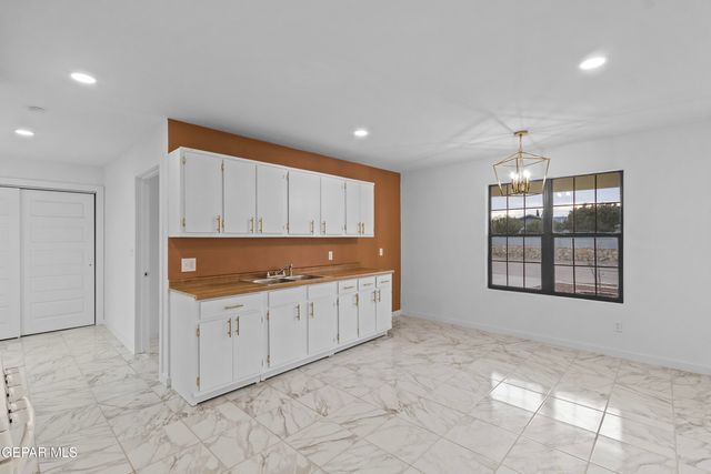 142 GREEN DESERT Circle, El Paso, TX 79928